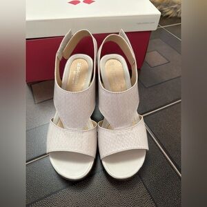 Naturalizer Women's Ivory Textured Slingback Wedges